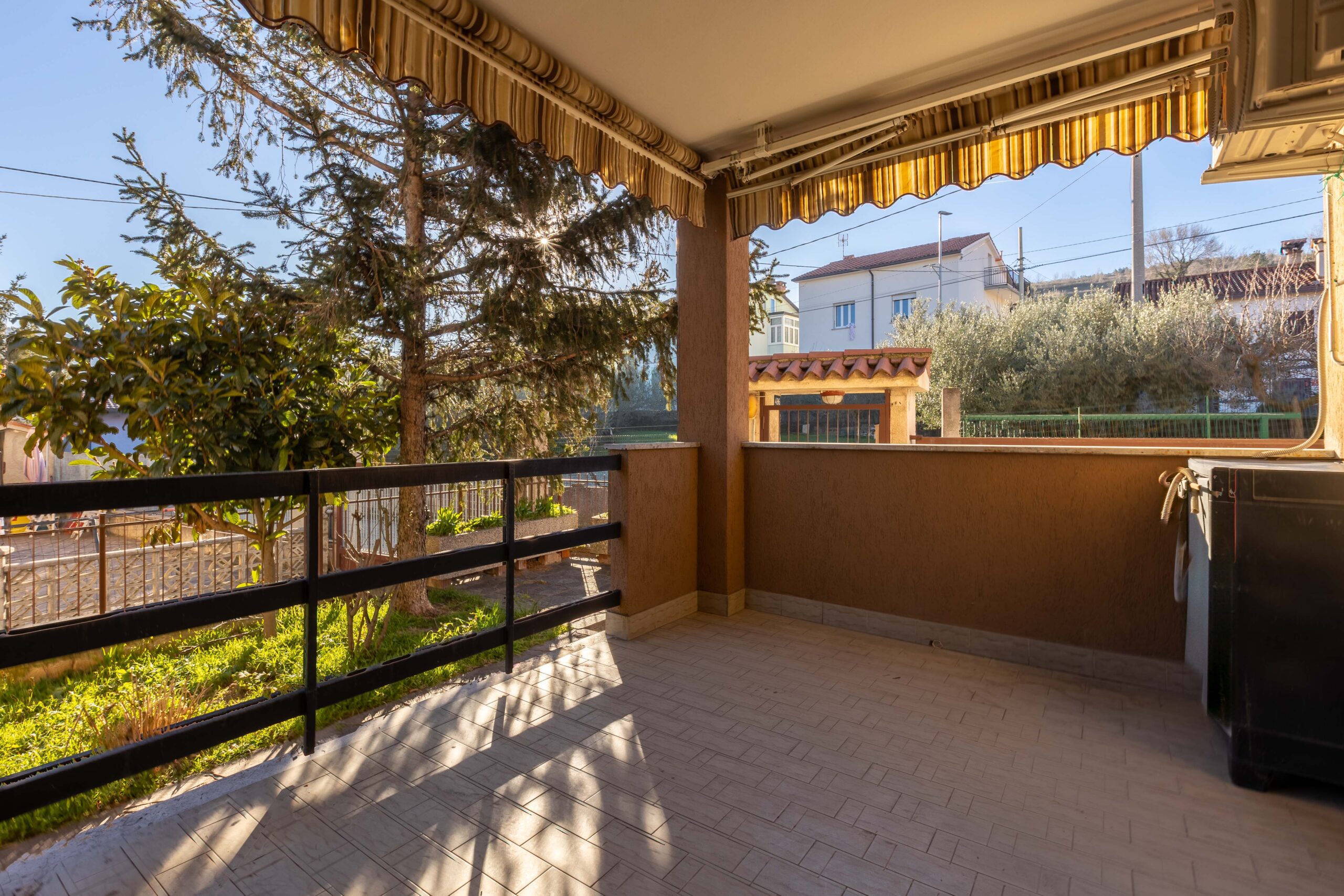 Al momento stai visualizzando Appartamento bilivello con giardino