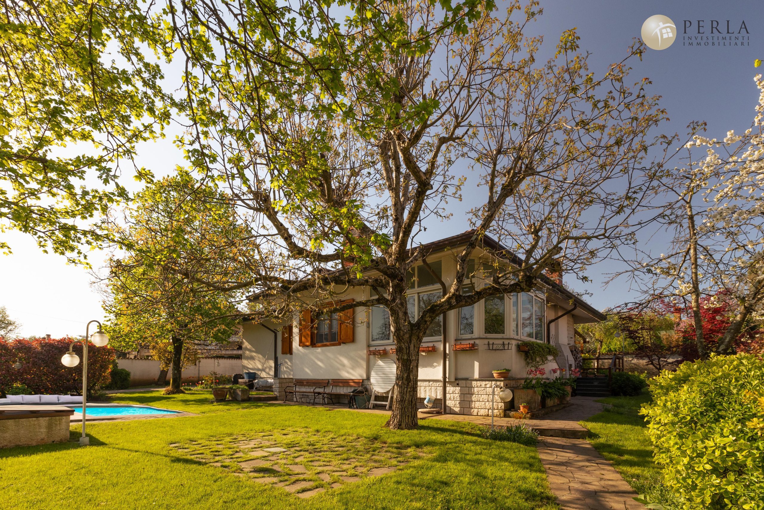 Al momento stai visualizzando Villa con piscina ad Opicina