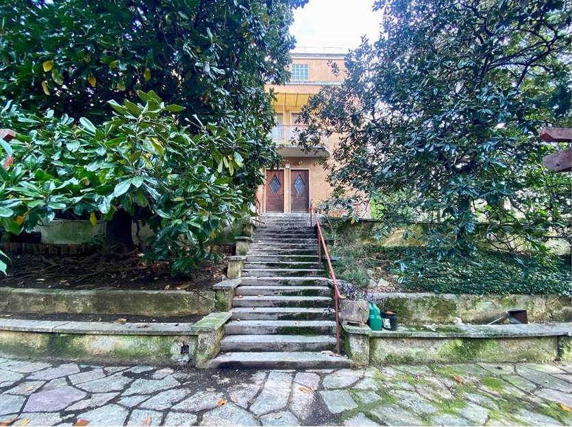 Al momento stai visualizzando Villa bifamiliare da ristrutturare