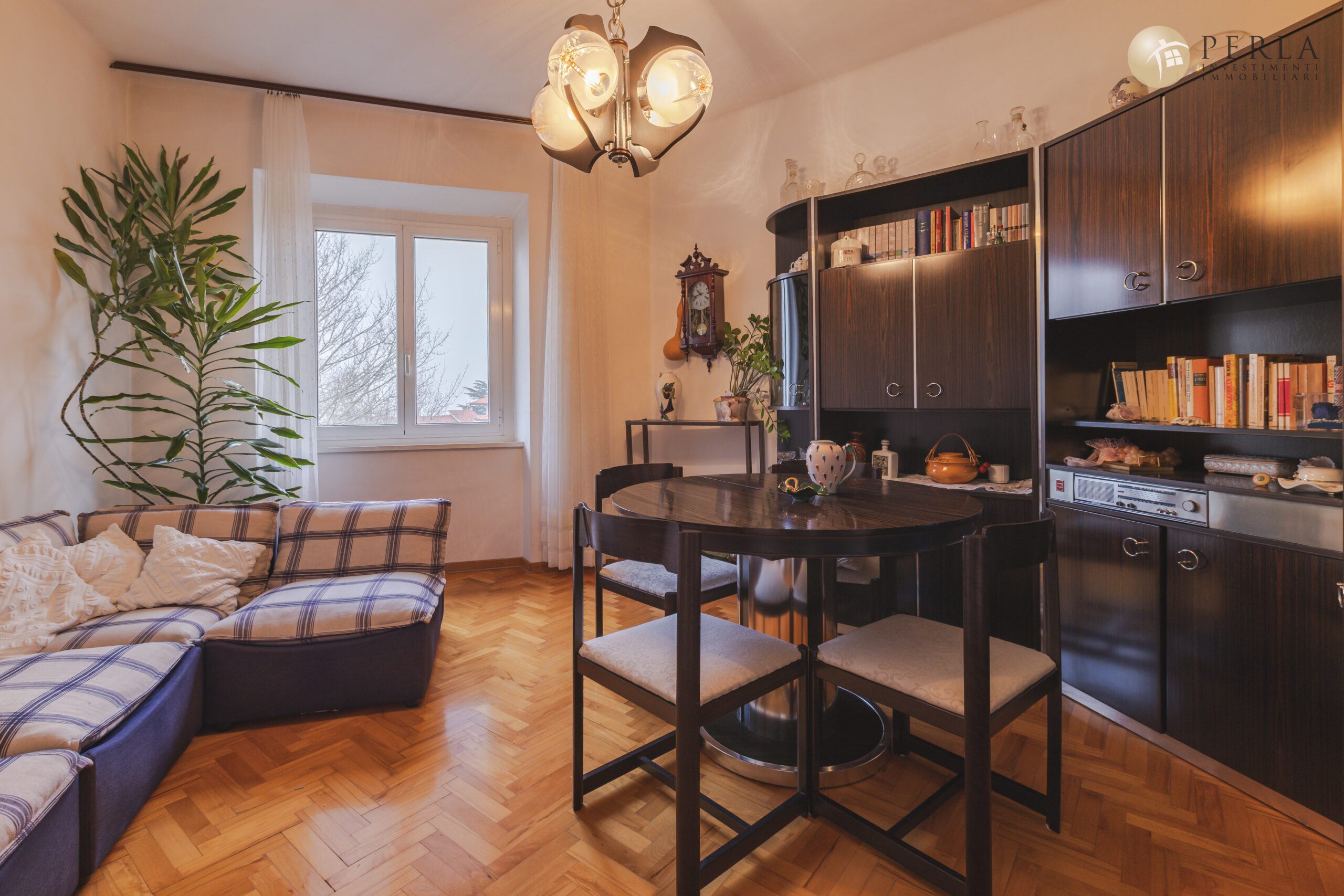 Al momento stai visualizzando Trilocale con balcone e scorcio mare